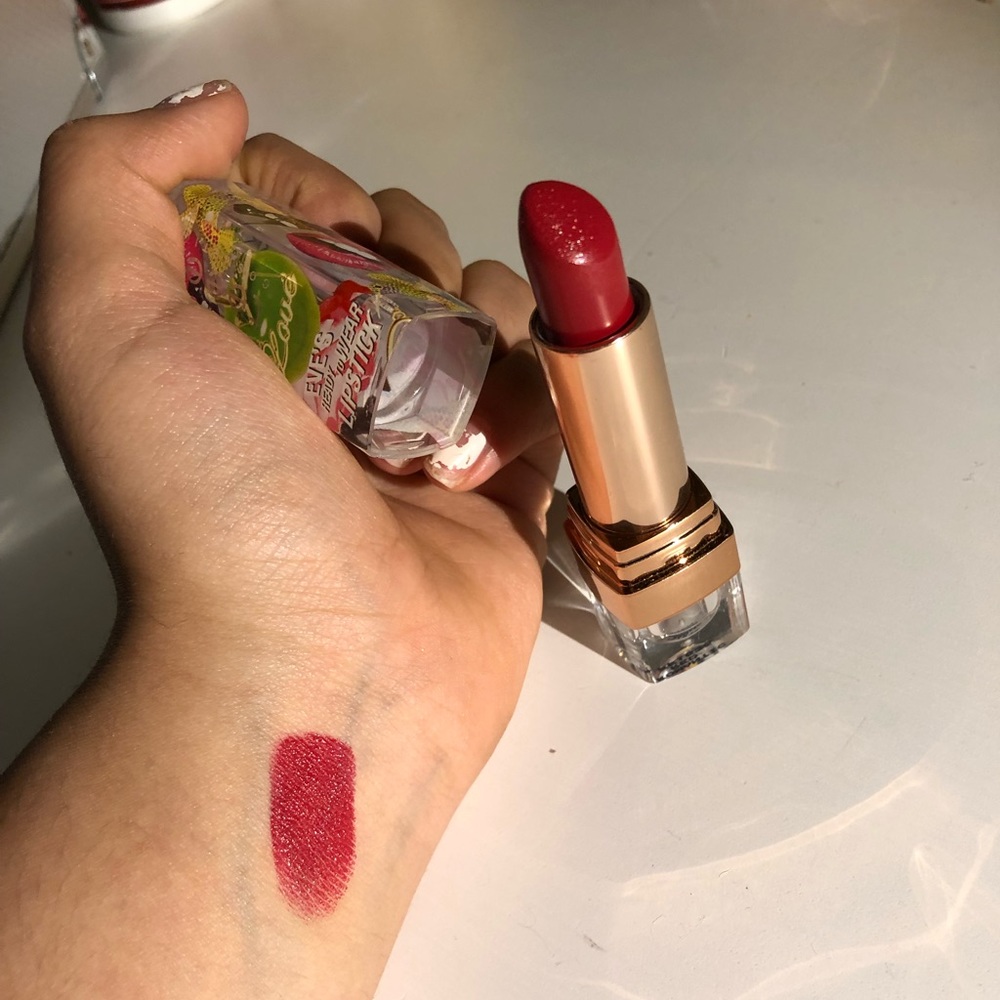 red lipstick